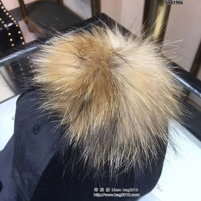 DIOR迪奧 火爆新款 羊絨搭配毛球鴨舌帽 6881906 LLWJ5656
